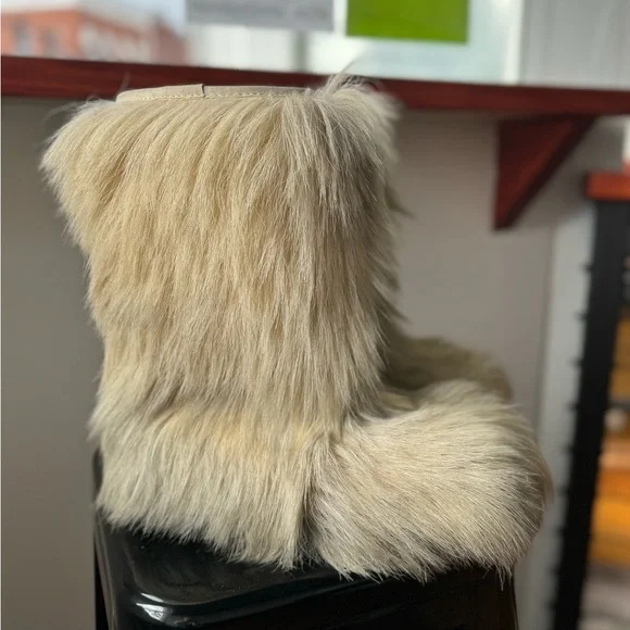 Vintage Modes Power 38 CREAM FUR BOOTS EUC - Picture 3 of 7